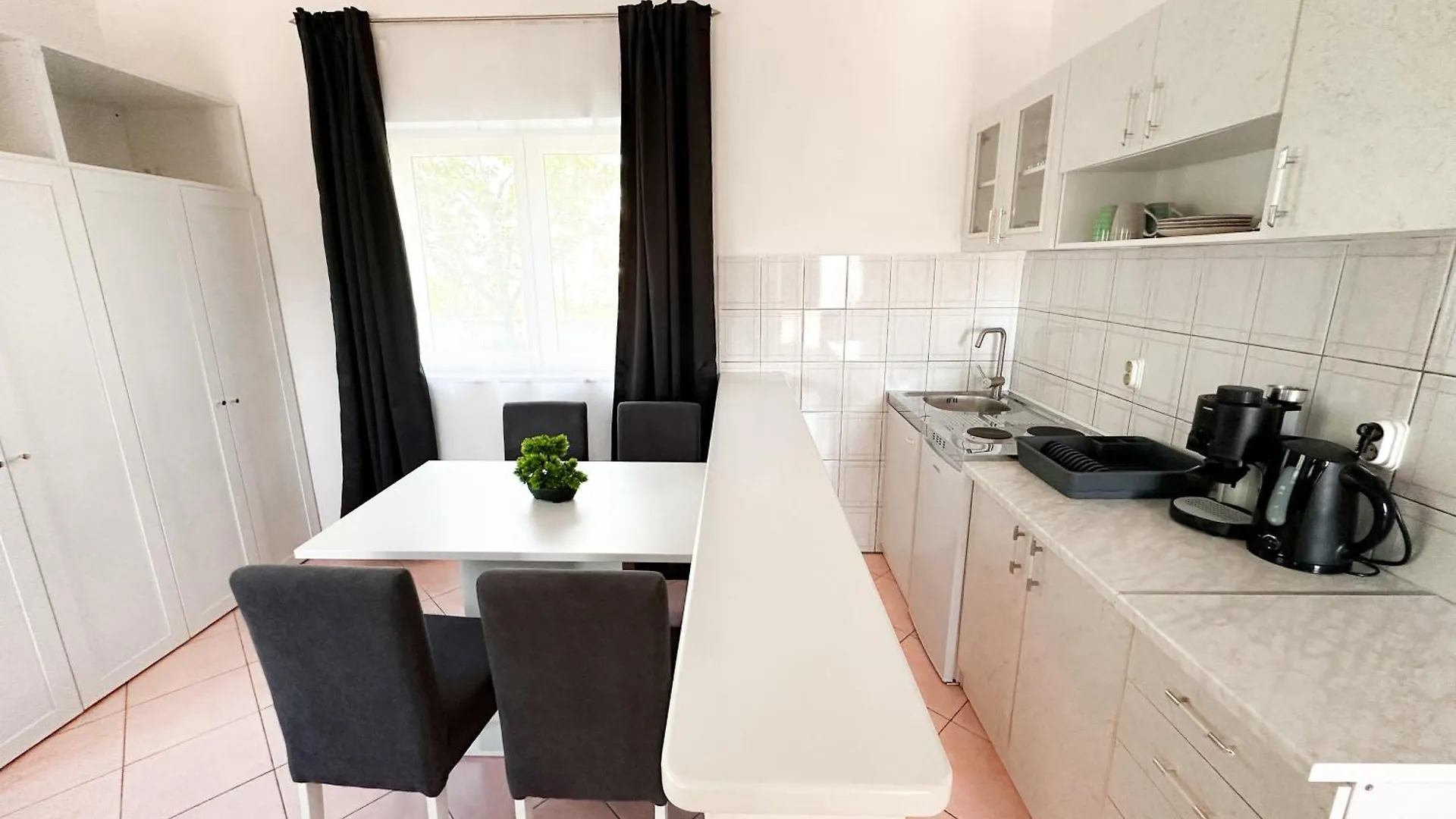Sunside Apartments Πούλα