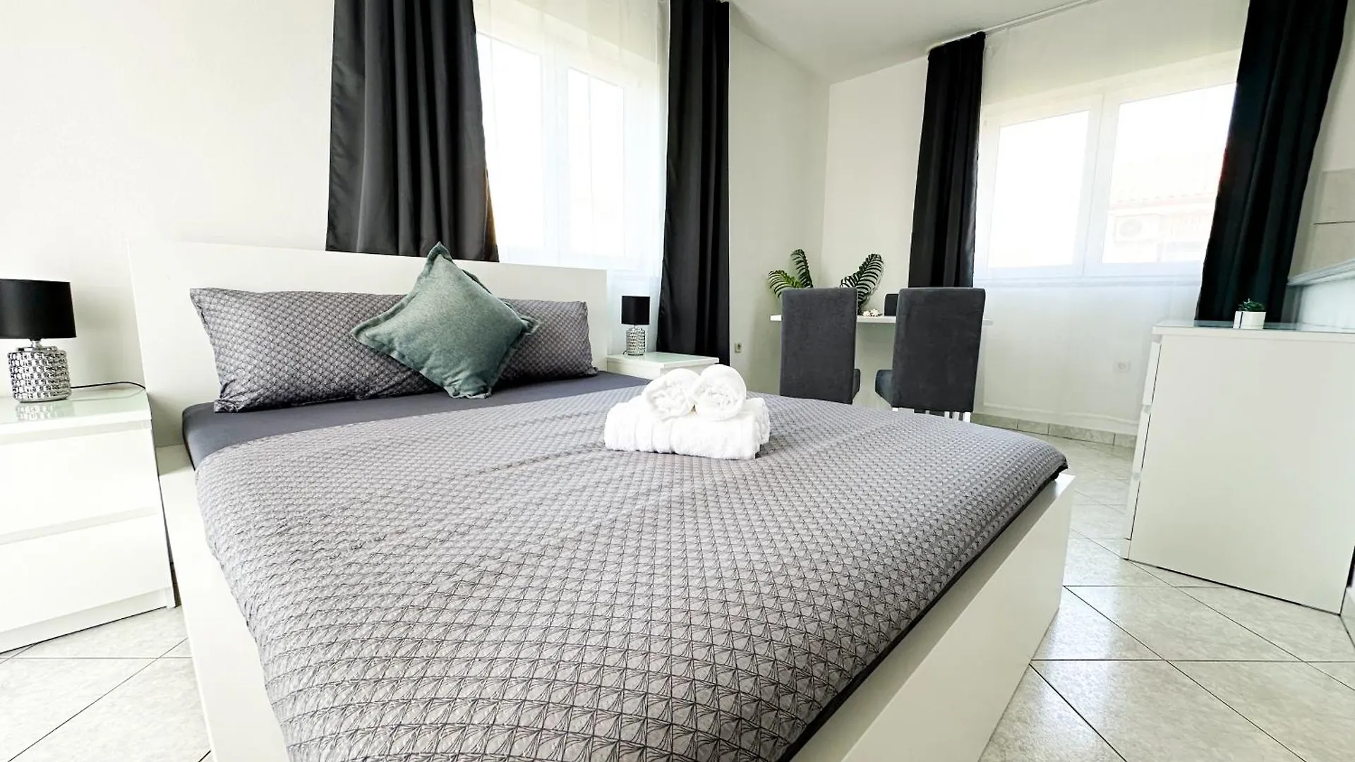Sunside Apartments Πούλα